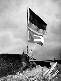 Dpa Picture Alliance Gmbh: 1950 - Two students hoist flag on Helgoland