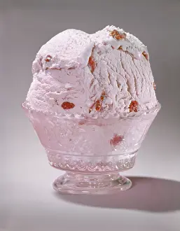 Frt001: 1950s 1960s dish of strawberry