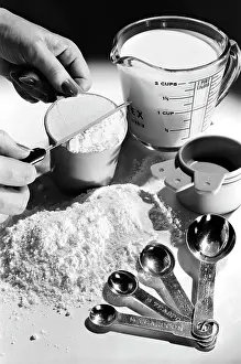 Pyrex: 1950s 1960s Woman'S Hand Leveling