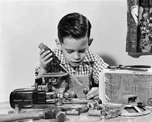 Jhn001: 1950s Boy Screw Driver Putting