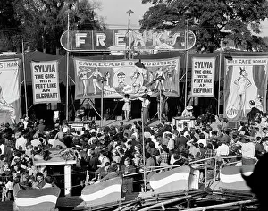 Oddity: 1950s CROWD GATHERED IN FRONT OF STAGE AT COUNTY