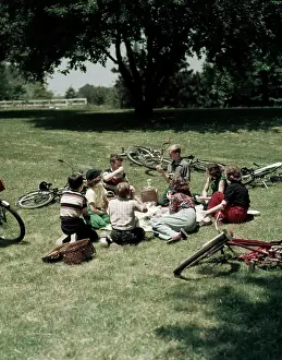 Teenages: 1950s Group 7 Teens Eating Picnic
