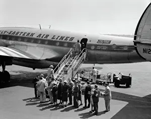 Bau001: 1950s GROUP OF PASSENGERS BOARDING COMMERCIAL