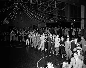 Snaking: 1950s High School Dance With Large