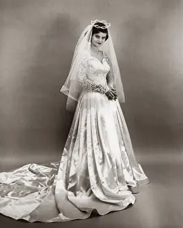 Crr001: 1950s Full Length Portrait Bride
