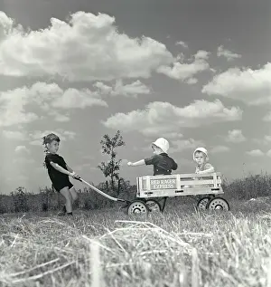 Egx001: 1950s Little Boy Pulling Red Racer