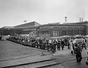 Quitting: 1950s Mass Of Factory Workers