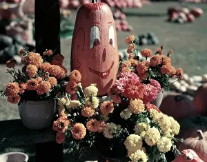 Mums: 1950s Pumpkin With Painted Happy