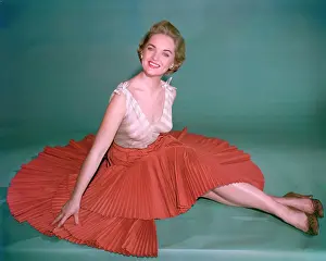 Woof: 1950S SMILING GIRL
