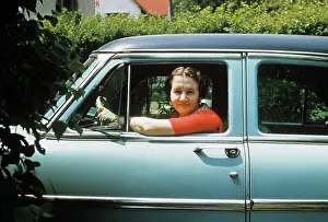 Kna001: 1950s Woman Driver Looking Out Of Car Window