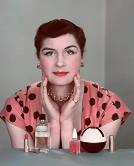 Woof: 1950S WOMAN & MAKE-UP