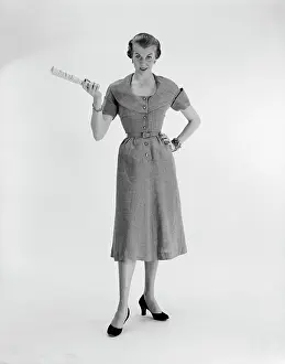 Crr001: 1950s Woman Standing With Hand