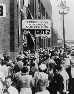 Chicagos: 1952 Republican Convention in Chicago. Crowds ?