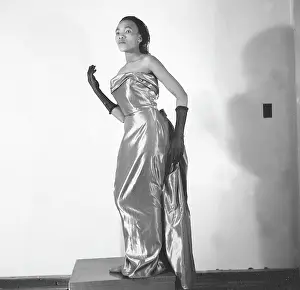 Thandi: 1955 Thandi Klaasen, torrid singer doing a little modelling
