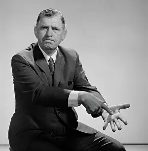 Irate: 1960s ANGRY MAN POINTING TO PALM OF HIS HAND