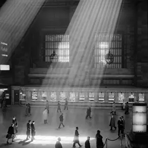 Sunbeams: 1960s Crowd Walking Past The Sunbeams