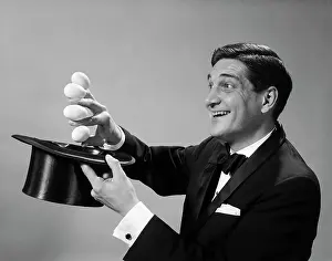 Sleight: 1960s PROFILE MAGICIAN MAN PULLING 4 EGGS OUT
