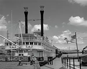 Riverboats: 1960s River Queen Boat At Esplanade