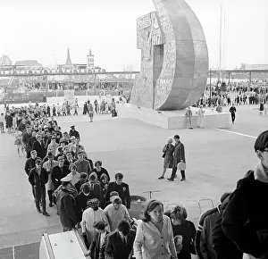 Queue: 1967 International and Universal Exposition Expo