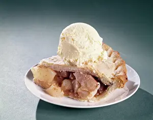 Vanilla: 1970s apple pie ala mode slice withvanilla