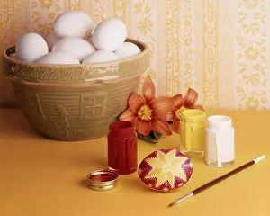 Coloring: 1970s Bowl of Eggs to Be Painted for Easter Baskets