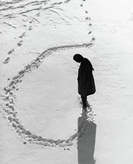1970s OVERHEAD VIEW OF WOMAN MAKING CIRCULAR