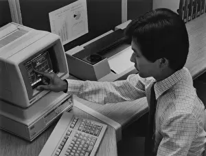 Cathode: The 1983 Hewlett Packard-150 personal computer ?