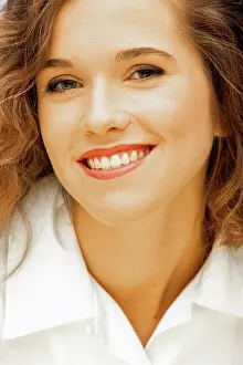 Deg002: 1990s Close-up of Woman's Face looking at Camera