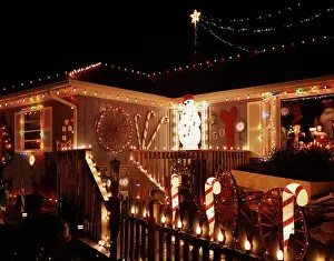 Lakewood: 1990s ELABORATE CHRISTMAS LIGHTING AND DECORATION