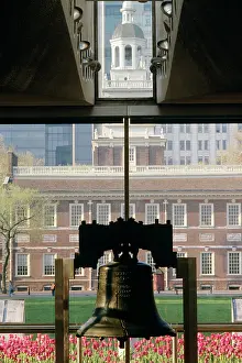 Net002: 1990s Liberty Bell with Independence Hall in Background P