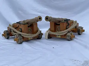 Hardwood: 20th century pair of Blomefield ships cannon