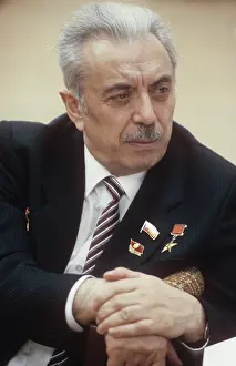 Attends: 27th Congress of CPSU, 1986