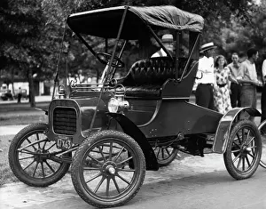 Onlooker: 3 4 View Of Very Early Oldsmobile