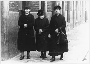 Doorways: 3 ELDERLY WOMEN/1930S