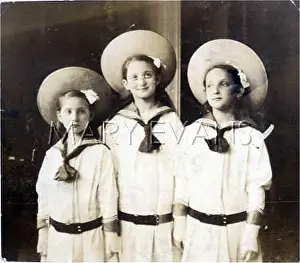 Fritzi: 3 GIRLS IN SAILOR SUITS