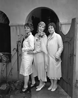 Camerique: 3 Ladies In White