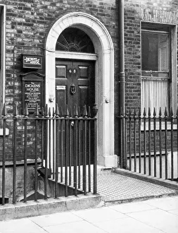 Knocker: 48, DOUGHTY STREET