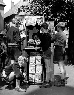 Dpa Picture Alliance Gmbh: 50s - Sale of exciting magazines