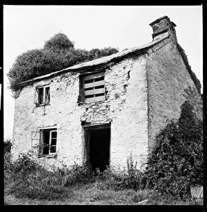 Tamar: An abandoned cottage. The location is unidentified