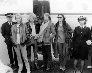 Frida: ABBA AT AIRPORT
