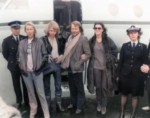 Frida: ABBA AT AIRPORT