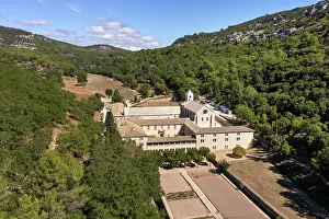 Luberon: Abbaye Notre-Dame de Senanque, Gordes, Provence, France