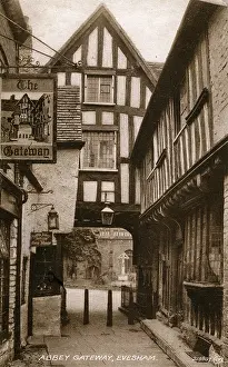 Evesham: Abbey Gateway and the Gateway Inn, Evesham, Worcestershire