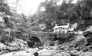 Aberglaslyn: Aberglaslyn, Bridge and Cottage 1889
