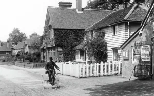 Abinger: Abinger Hammer, Postman 1906