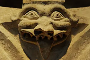 Rockefeller: Acanthus capital decorated with the head of a monster