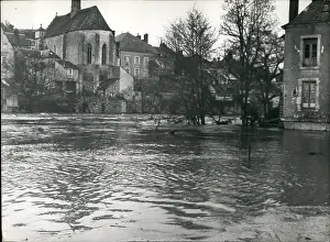 Rainfalls: Accidents - Disasters - Fires - Floods - Tragedies