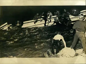 Plunged: Accidents - Disasters - Fires - Floods - Tragedies