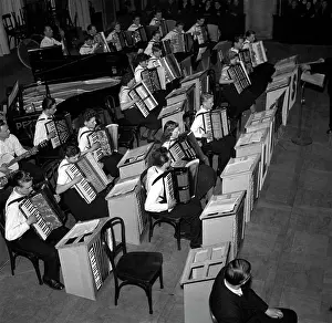 Accordian: Accordian players