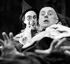 Guiness: Actor - Alec Guiness - G Crowden